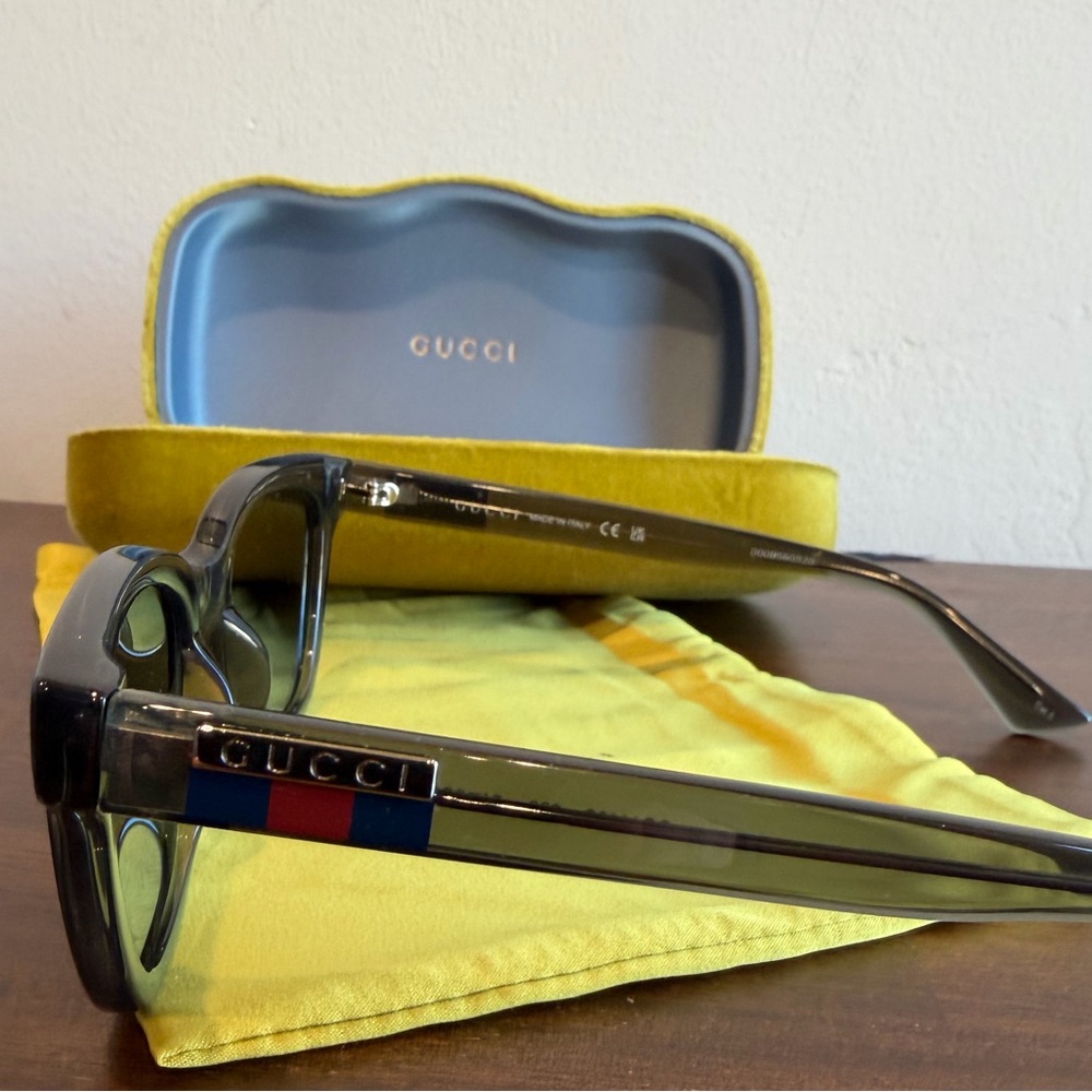 🩶NWT🩶 Gucci Sunglasses Grey with Navy/Red Accents - Unisex - Picture 2 of 6